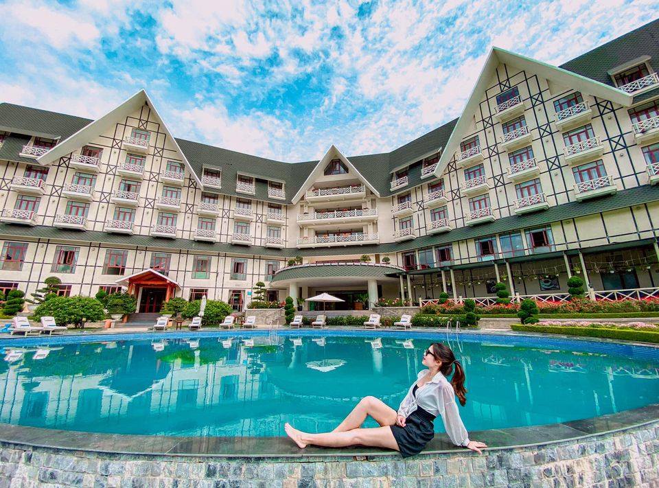 View hồ bơi thơ mộng tại Swiss Belresort