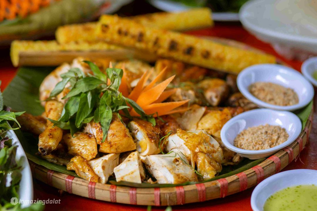 Món gà nướng cơm lam bạn nên thử khi đến Đà Lạt