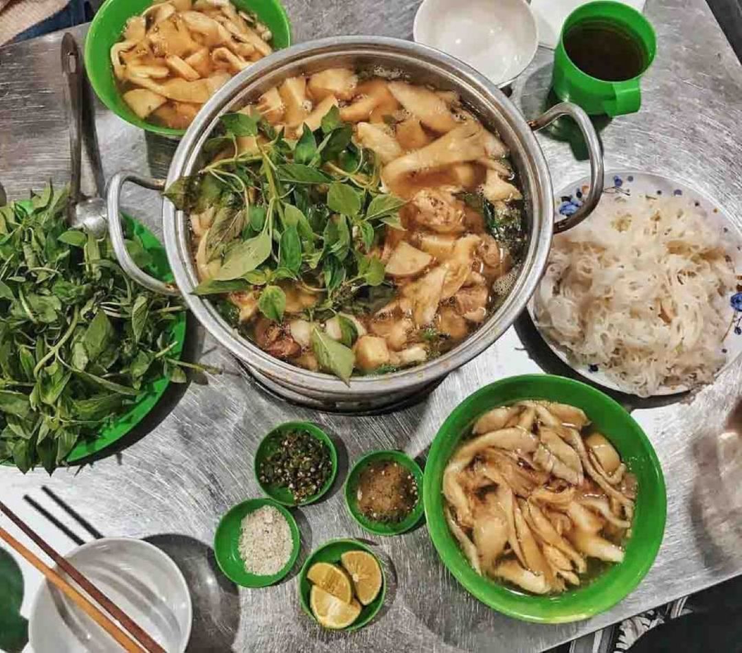 Lẩu gà lé é - món ăn nhất định phải thử khi đến Đà Lạt