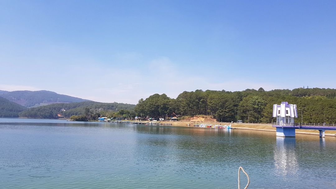 Dạo quanh hồ Tuyền Lâm, tận hưởng không khí se lạnh vào tháng 10 Đà Lạt