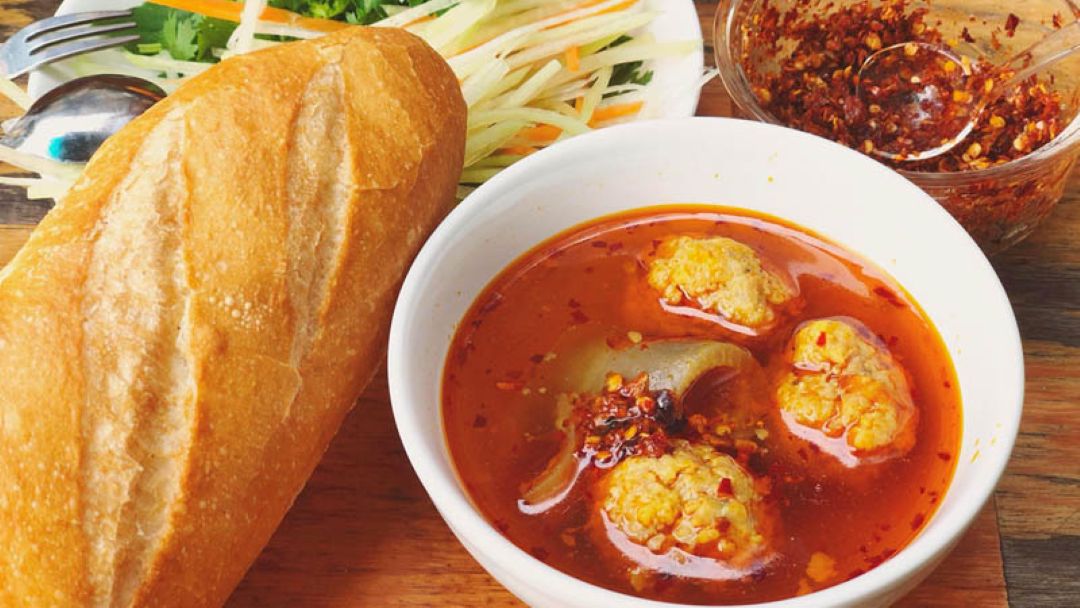 Bánh mì xíu mại - món ăn sáng “quốc dân” giữa lòng Đà Lạt