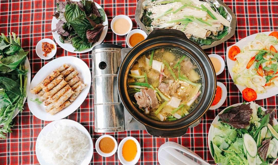 Mưa tháng 9 Đà Lạt, chẳng gì tuyệt vời hơn một nồi lẩu bò nóng hổi