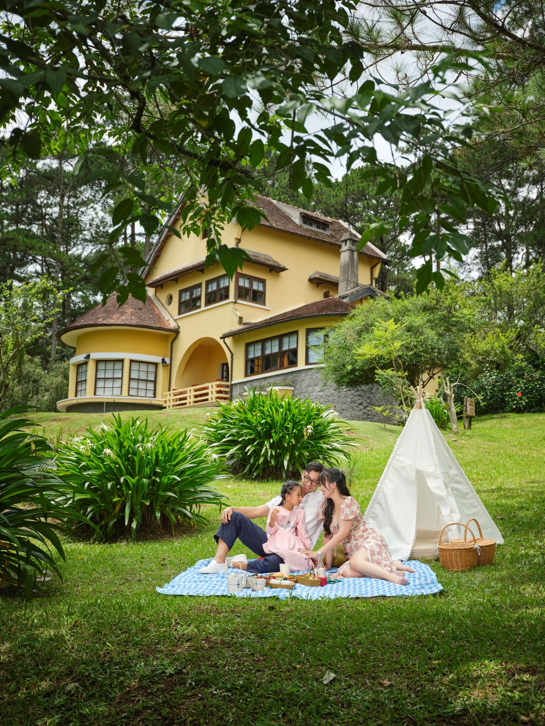 Ana Mandara Villas Đà Lạt đặc trưng bởi khuôn viên đầy cây xanh của miền núi