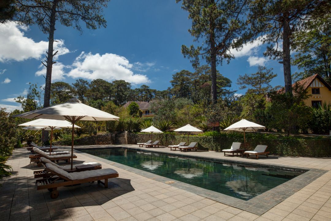 Trải nghiệm hồ bơi ấm áp trong sự se lạnh ở Ana Mandara Villas Đà Lạt