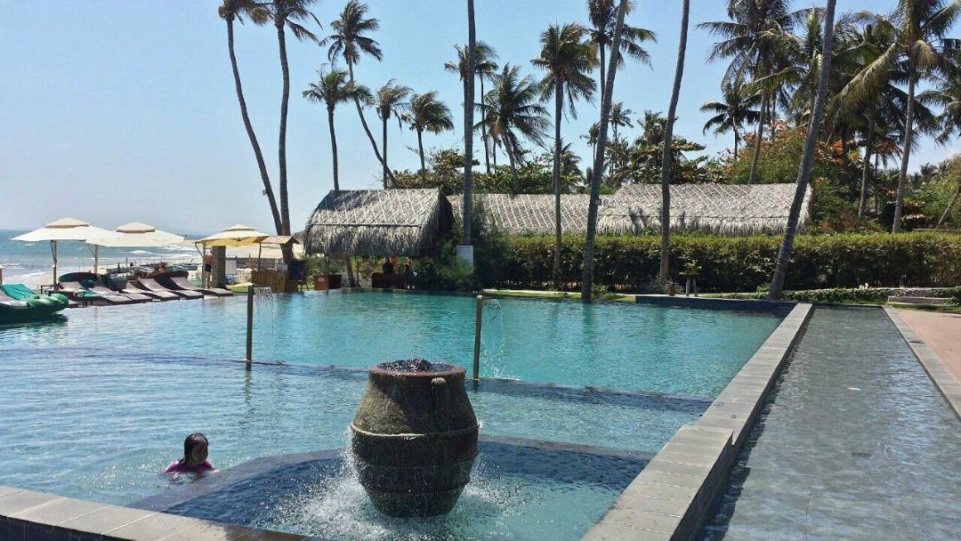 Aroma Beach Resort Mũi Né không có khu vui chơi cho bé, nhưng có hồ bơi cho các bé vui đùa