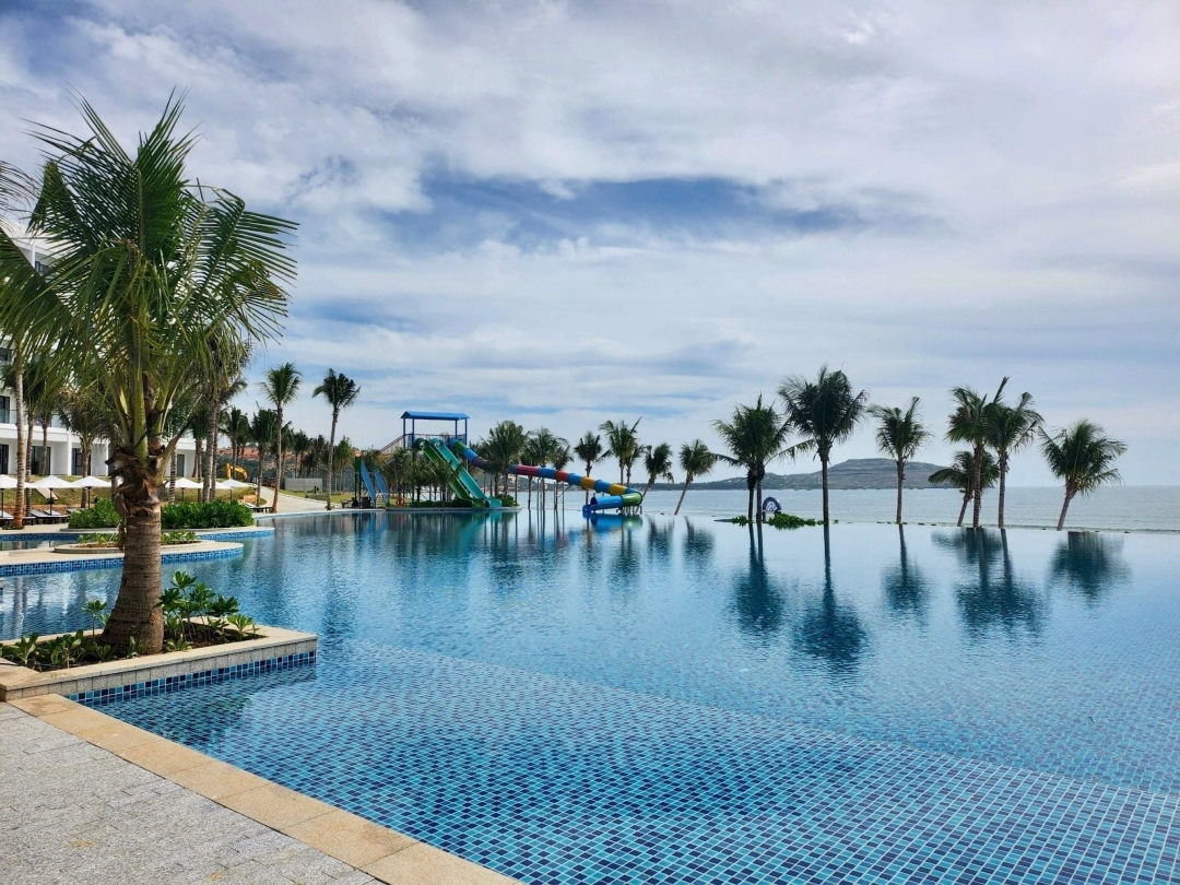 Hồ bơi siêu view tại Asteria Mũi Né Resort