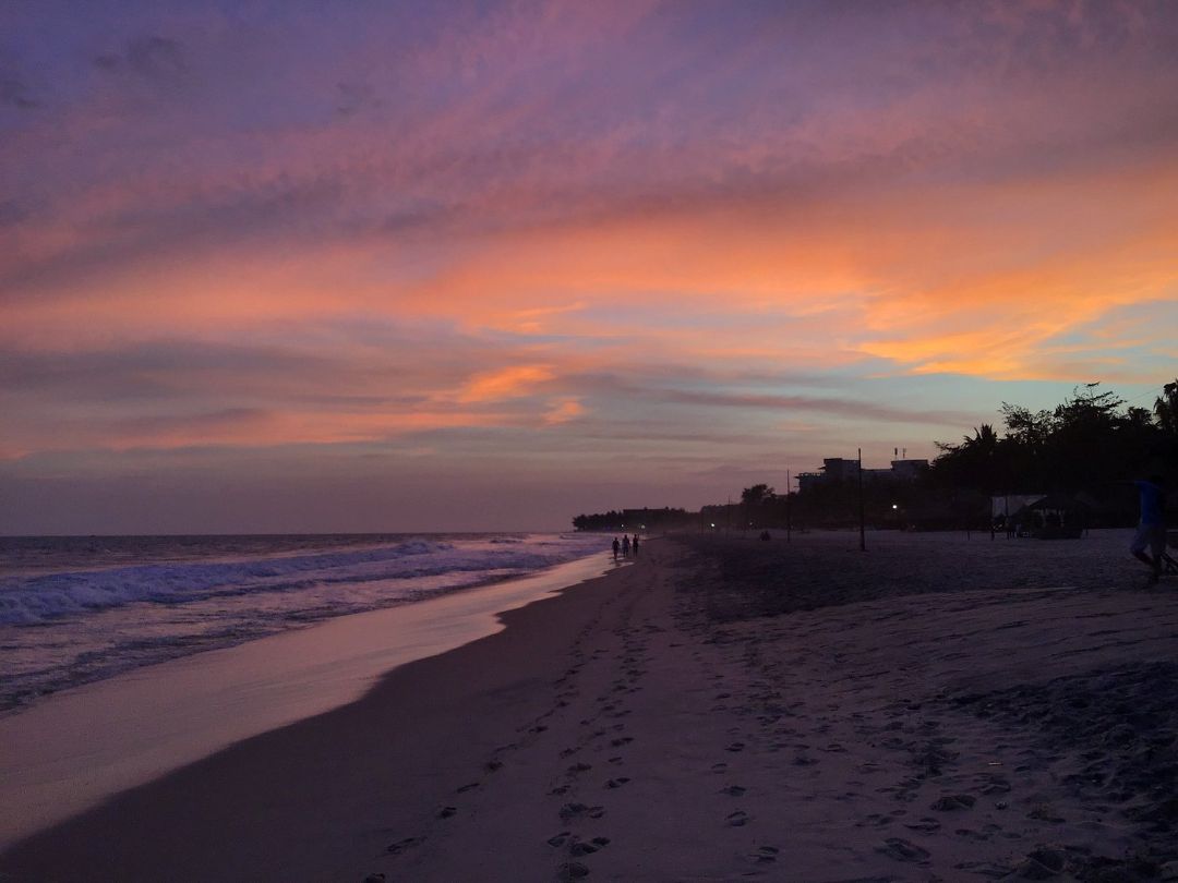 Bãi biển riêng giúp việc tắm biển tại Bamboo Village Resort Mũi Né thuận tiện hơn