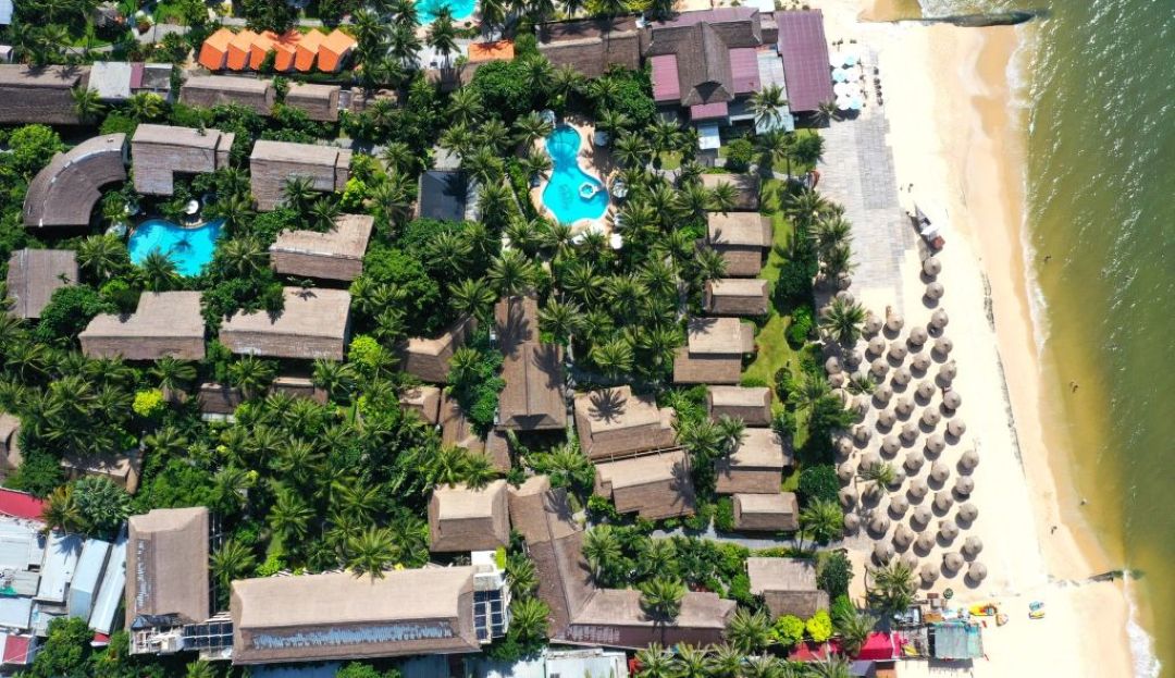 Vị trí dễ di chuyển là điểm được nhiều khách quan tâm khi chọn Bamboo Village Resort Mũi Né