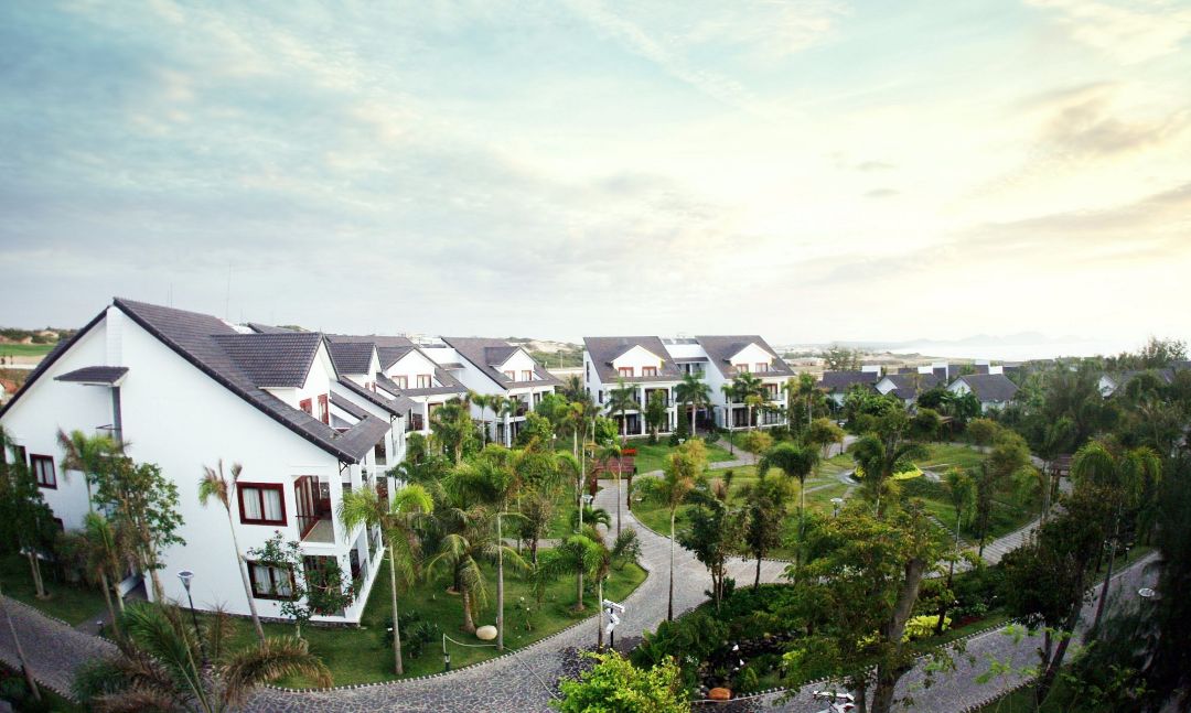 Khu nghỉ dưỡng Carmelina Hồ Tràm nằm ở vị trí yên bình, gần biển, cách Sài Gòn chỉ 2 giờ đi xe