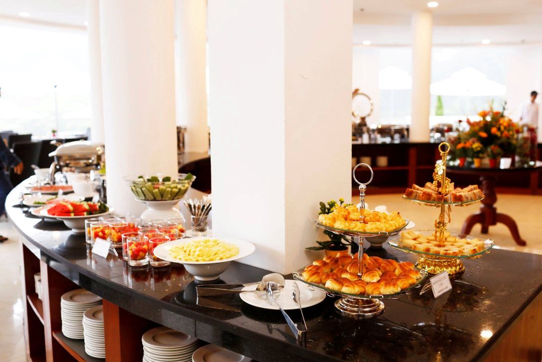Bữa sáng ở Đà Lạt Wonder Resort có rau nhà trồng, nhưng menu không quá đa dạng
