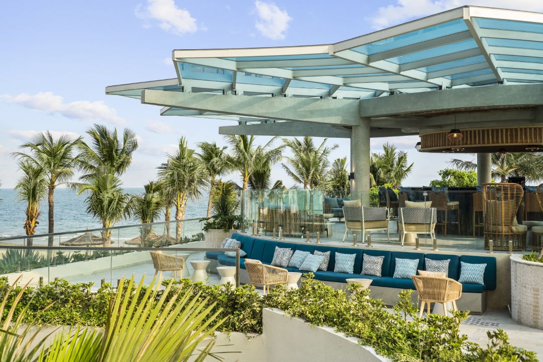 Khuôn viên đầy cây xanh - mát mẻ tại Dhawa Hồ Tràm Resort