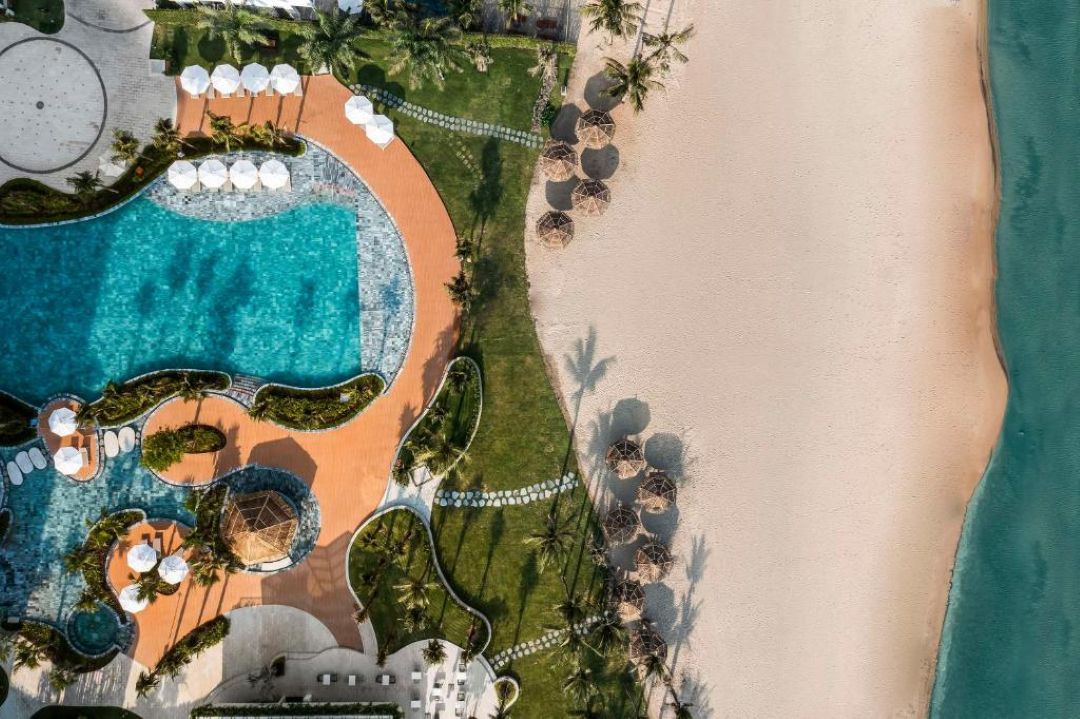 Bờ biển Dhawa Hồ Tràm Resort khi được nhìn từ trên cao