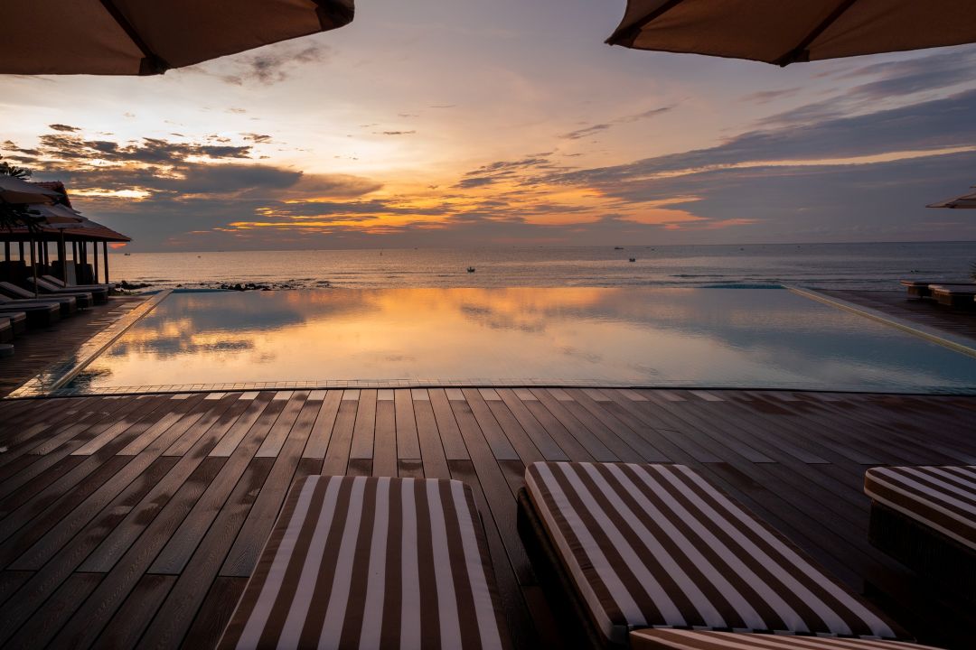 Hồ bơi tại Edensee Kê Gà Beach Resort có hồ chung và hồ riêng cho villa