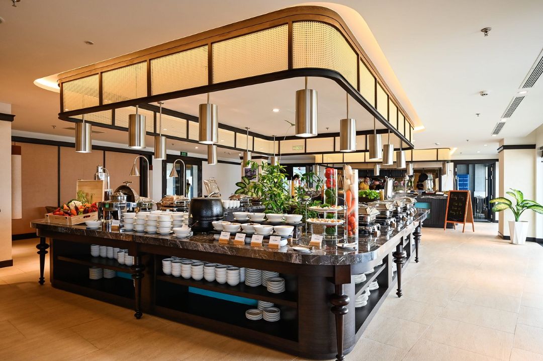 Bữa sáng tại Emerald Hồ Tràm được phục vụ theo hình thức buffet