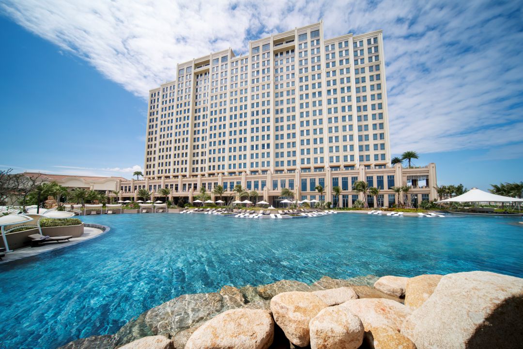View biển rộng mở tại Holiday Inn Hồ Tràm - không gian thư giãn thoải mái