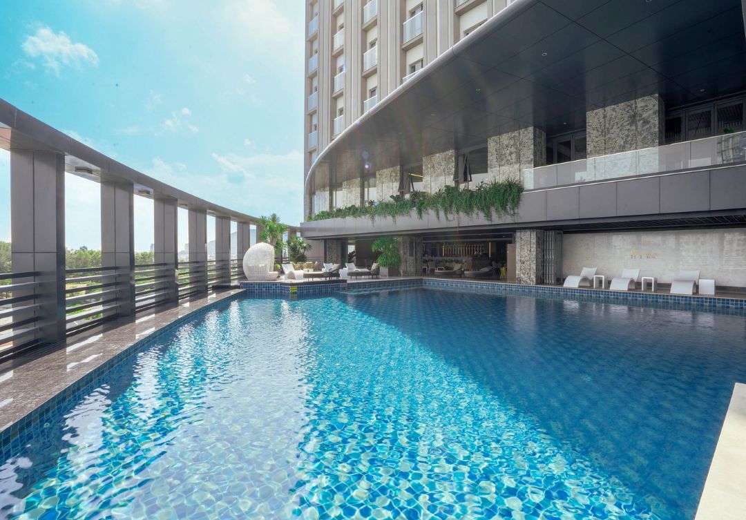 Khu vực hồ bơi của Malibu Vũng Tàu được bố trí trên cao, thích hợp để thu giãn và xả stress