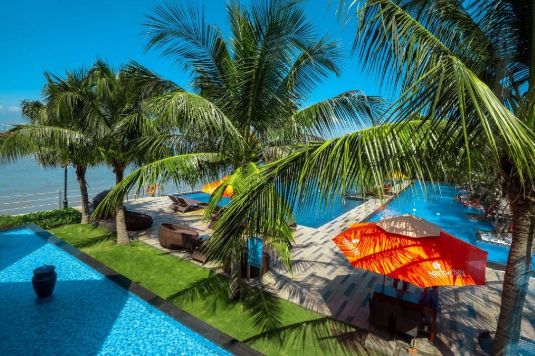Khuôn viên Marina Bay Resort mát mẻ vì được phủ nhiều màu xanh của cây