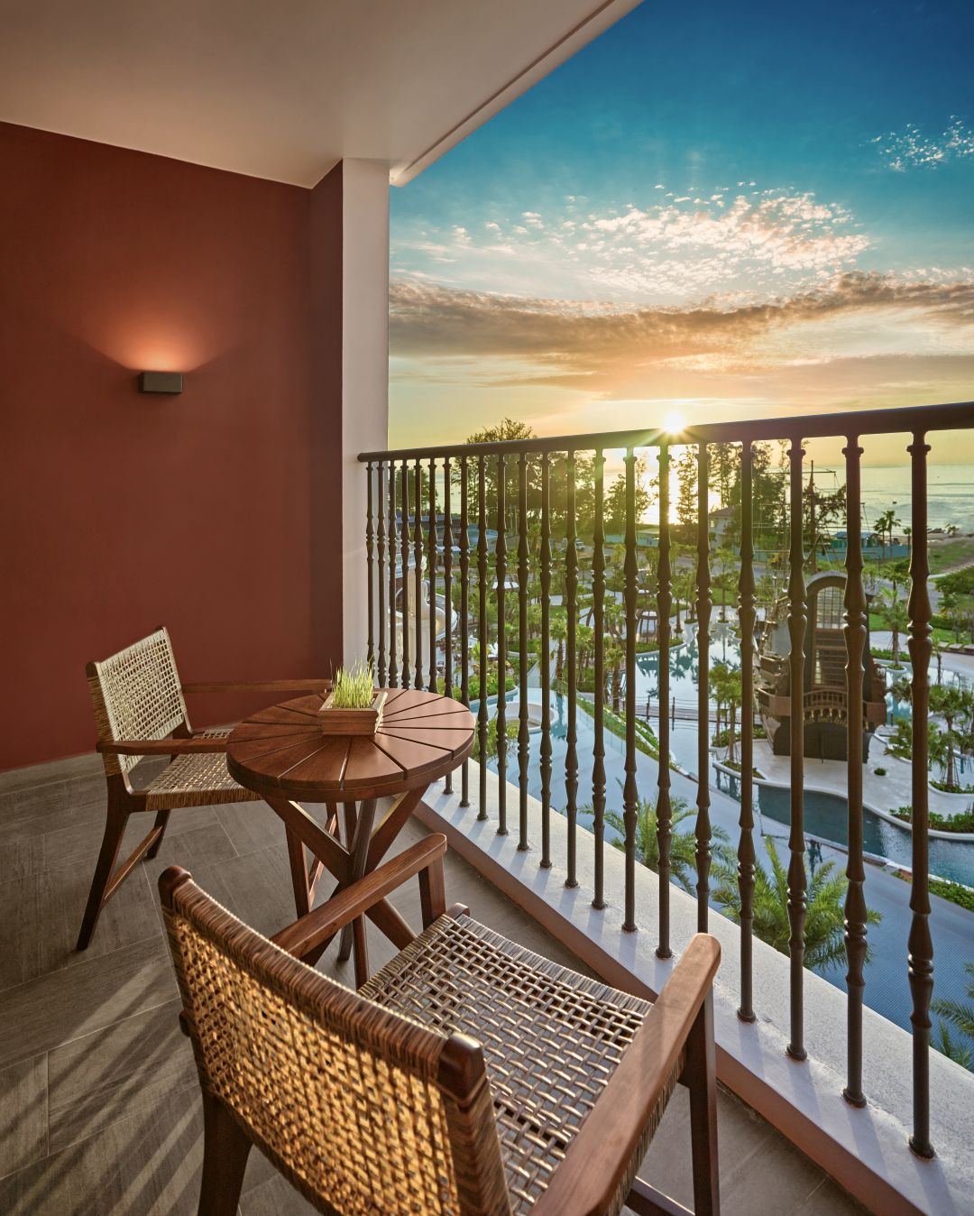 View tại Mövenpick Phan Thiết hướng biển hoặc khuôn viên, tạo không gian thoải mái