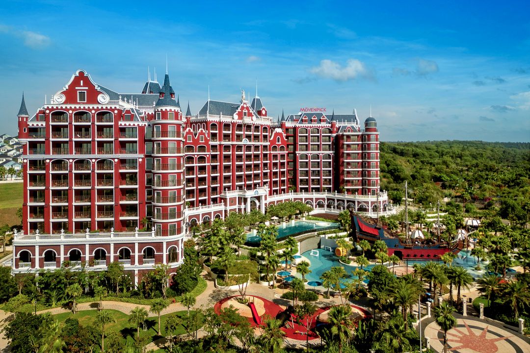 Không gian tại Mövenpick Phan Thiết được thiết kế theo phong cách cướp biển độc đáo