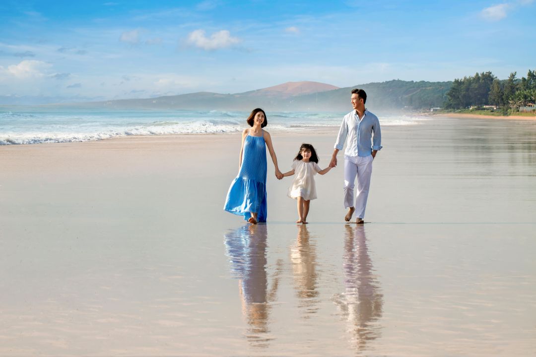 Bãi biển Mövenpick Phan Thiết vắng vẻ, hoàn hảo cho buổi chiều tĩnh lặng