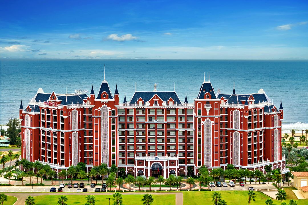 Mövenpick Phan Thiết nằm gần NovaWorld, thuận tiện cho các chuyến tham quan và vui chơi