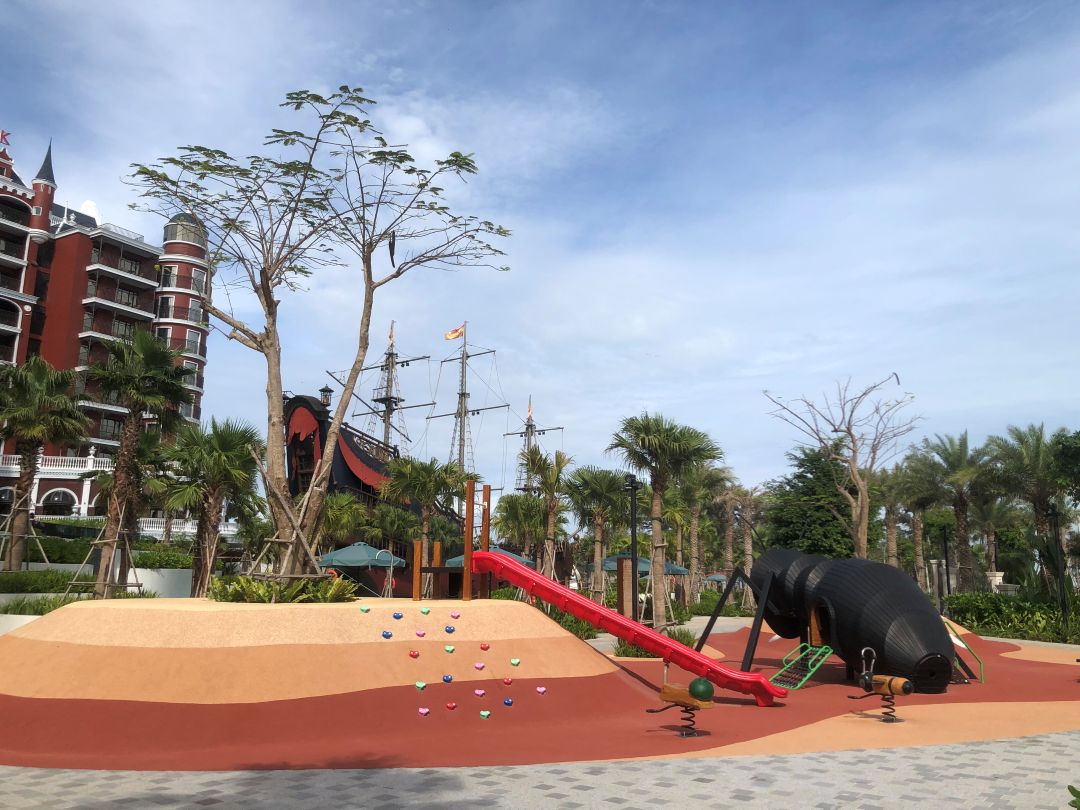 Movenpick Phan Thiết có khu vui chơi và hồ bơi riêng cho trẻ em