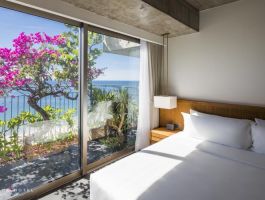 Deluxe Ocean Front with Balcony2