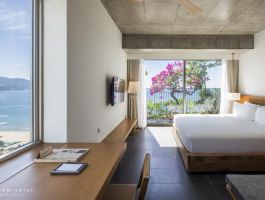 Deluxe Ocean Front with Balcony3