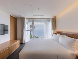 1BR Ocean Front Apartment with Balcony