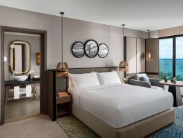 1 Bedroom Suite Oceanfront View 1