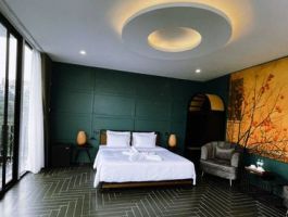 High Town Suite Flowers Garden View2