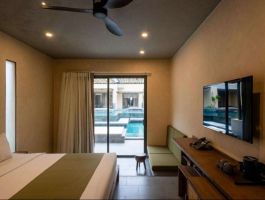 Deluxe Pool Access with Outdoor Shower3