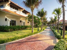 Blooming Lotus Resort 