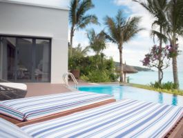 Biệt Thự 02 Phòng Ngủ Phía Trước Biển Có Hồ Bơi Riêng