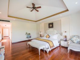 Biet-thu-4-phong-ngu-huong-ho-Vinpearl-Resort-Spa-Phu-Quoc 5