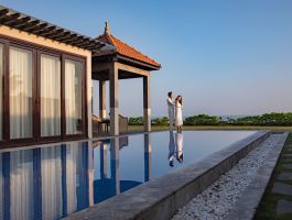 Biệt thự hướng hồ bơi (2)