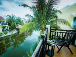 Lagoon View Bungalow With Balcony