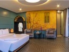 High Town Suite Flowers Garden View