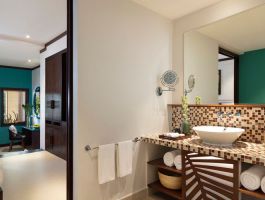 Deluxe Garden View Suite (4)