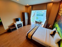 Deluxe hướng hồ 2