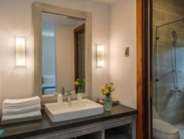 Deluxe Pool View (5)