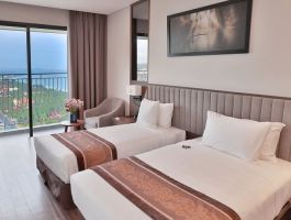 Deluxe Premium Seaview1