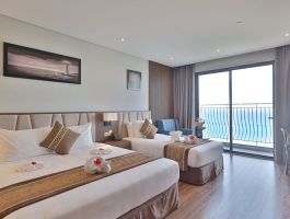 Deluxe Seaview Triple1