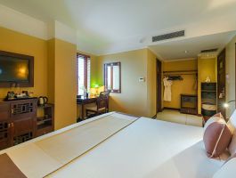 Classic Wing - Deluxe Window