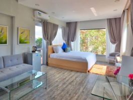 Hillview Jacuzzi Suite