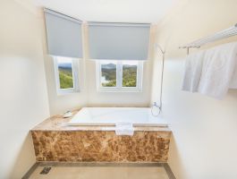 EXECUTIVE SUITE - BATHROOM - LADALAT HOTEL (1)