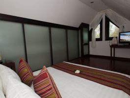 Family gác lửng (3)