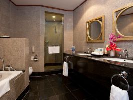 Grand deluxe suite hướng biển (2)