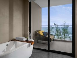 Junior Suite Oceanfront View 3