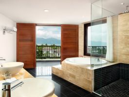 JuniorSuite_Bathroom-with